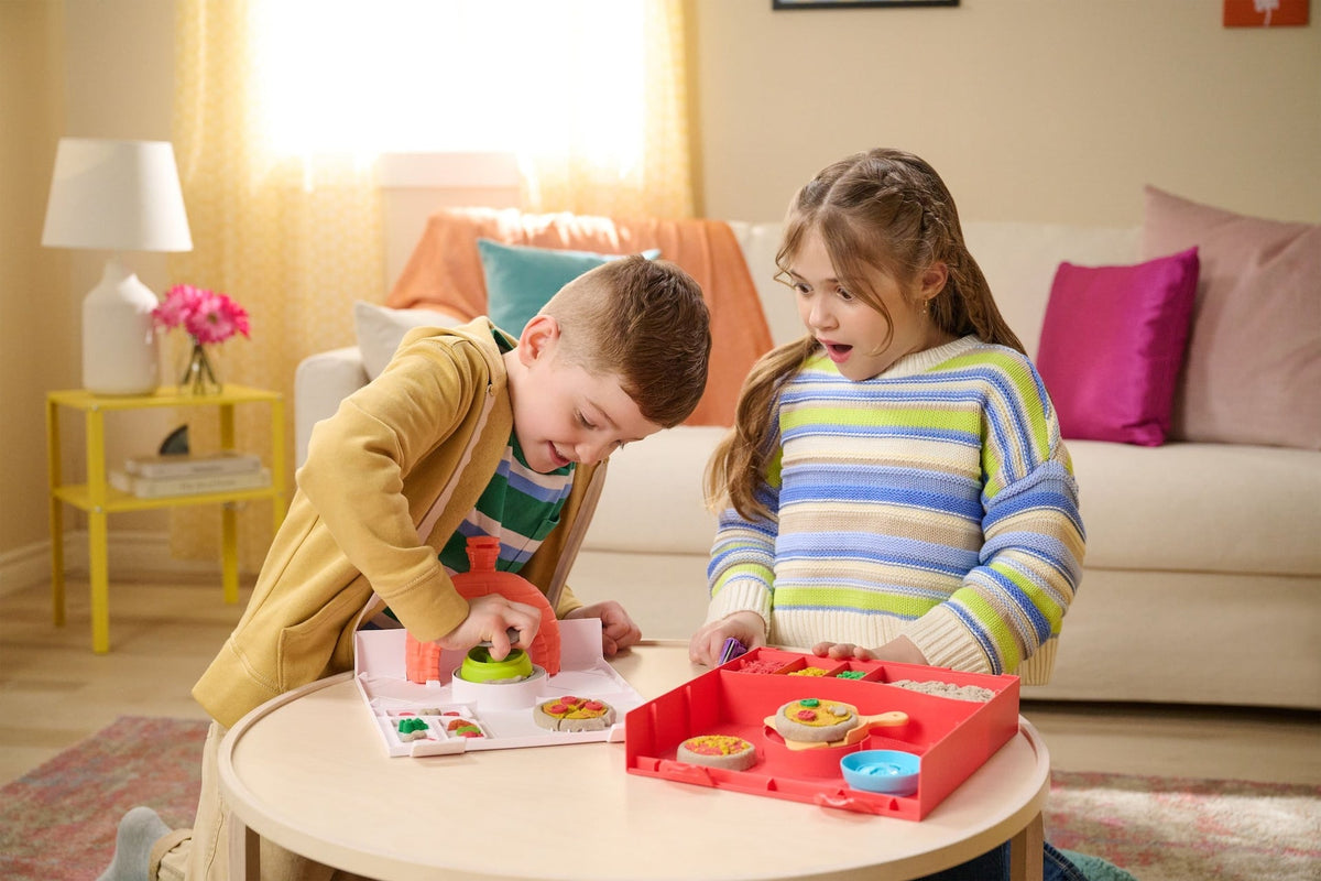 Kinetic Sand 4-Colour SquishPizza Set with Rising Action