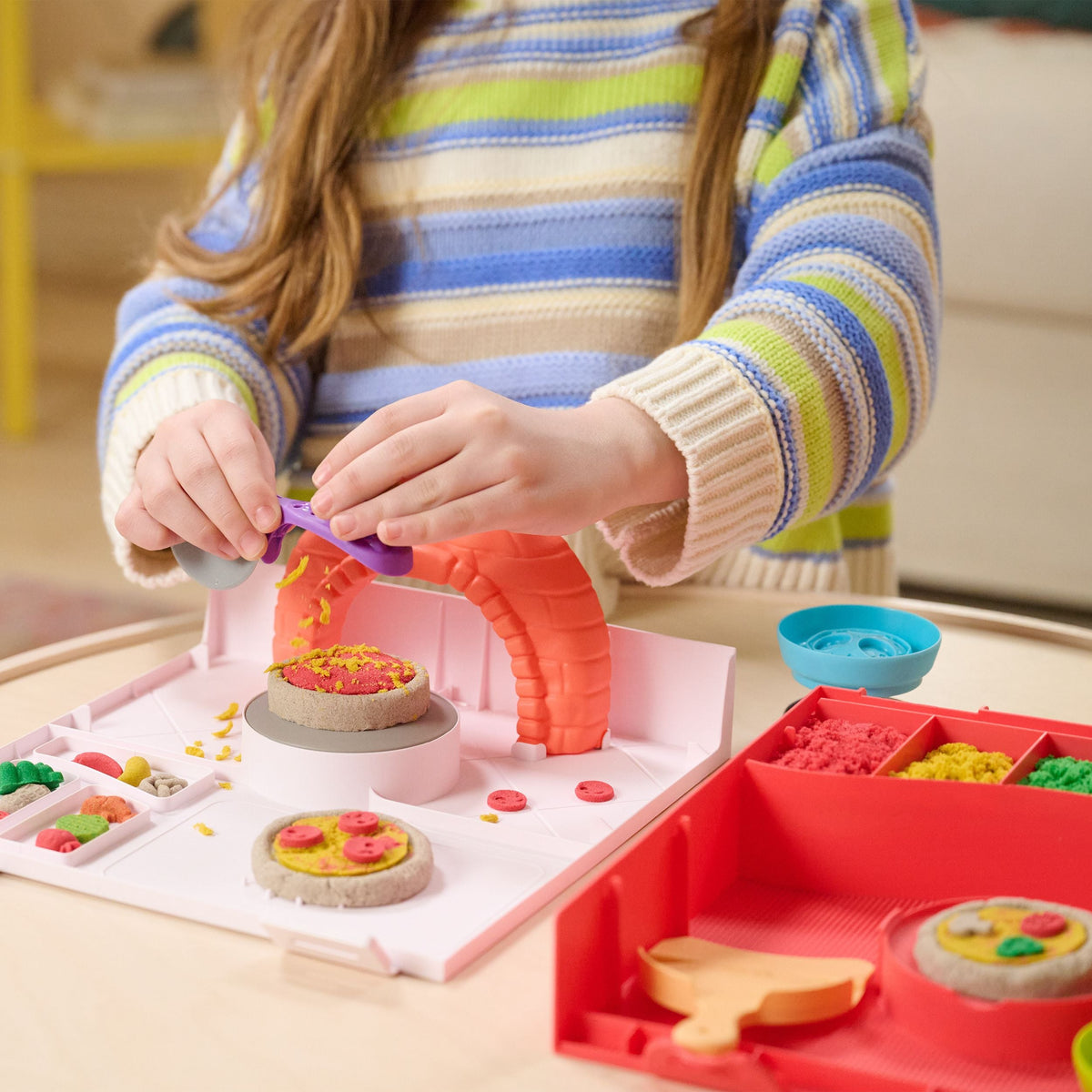 Kinetic Sand 4-Colour SquishPizza Set with Rising Action
