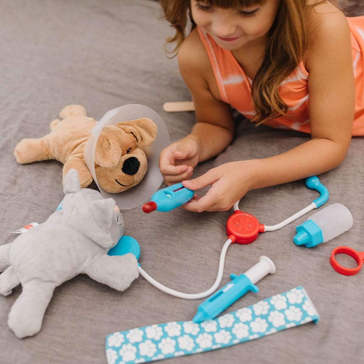 Melissa & Doug Veterinarian Playset for Ages 3+, 24-pc
