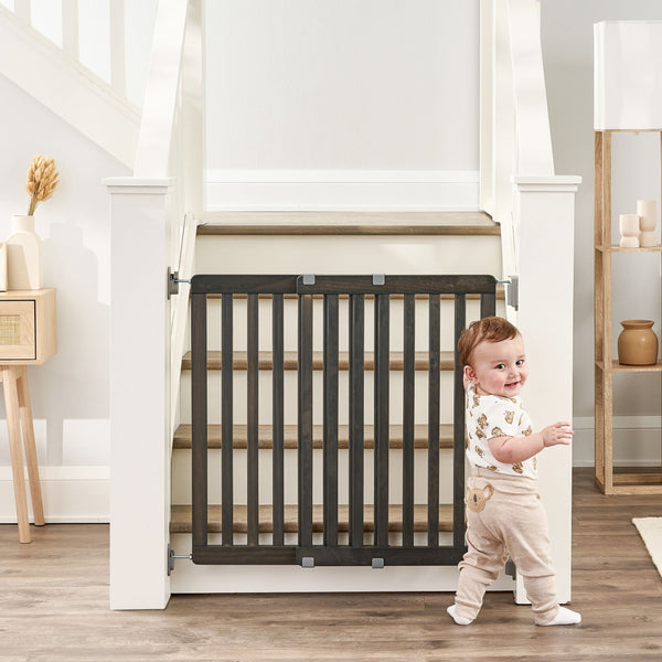 Regalo Wooden Top of Stairs Baby Gate N8