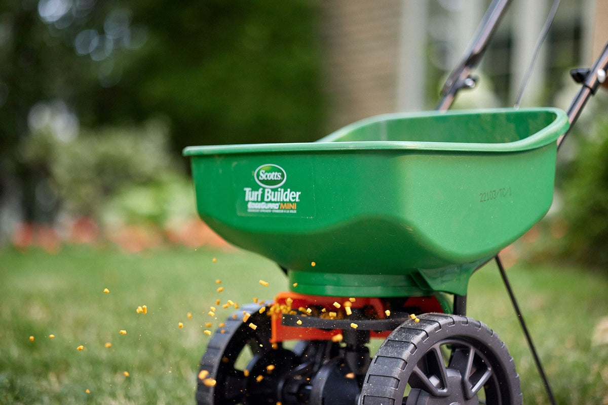 Scotts Turf Builder Weed & Feed, 1000-sq-ft